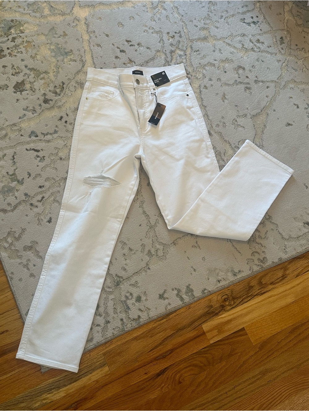 NWT Express White High-Rise straight ankle  Jeans with Knee Rip